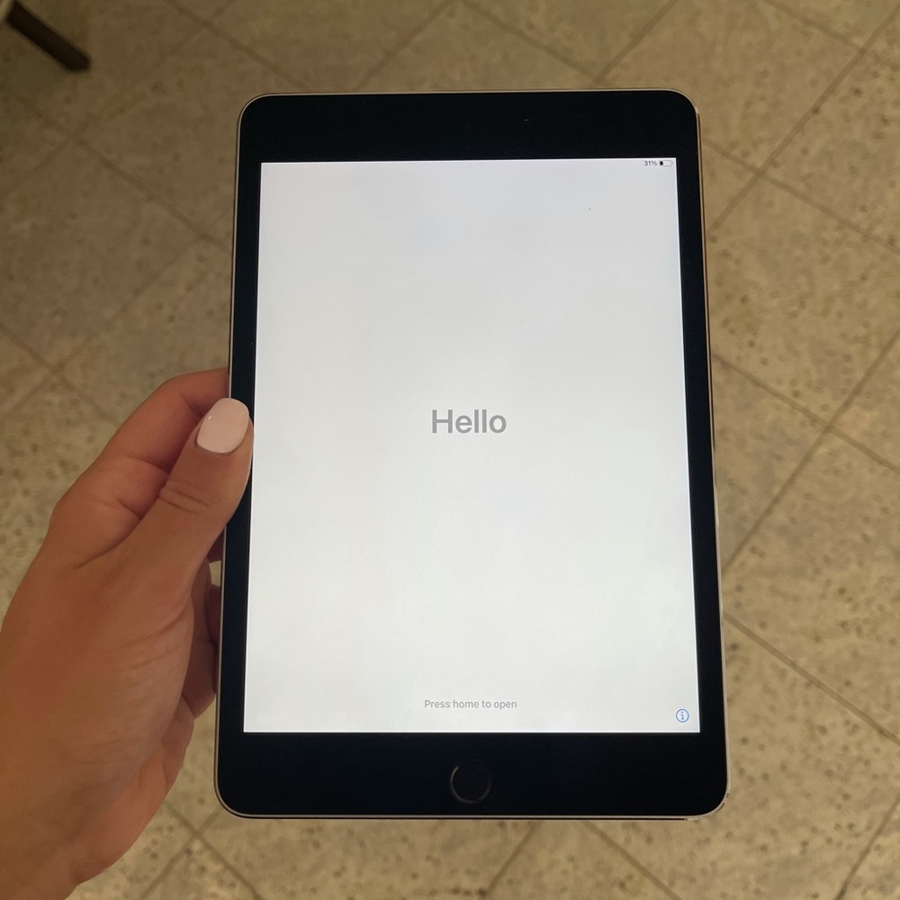 iPad mini 4, 16 GB
